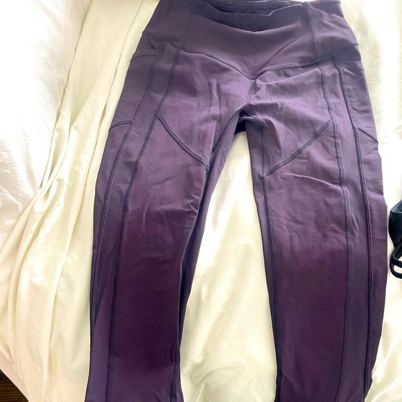 Like new lululemon pants - Picture 3 of 3